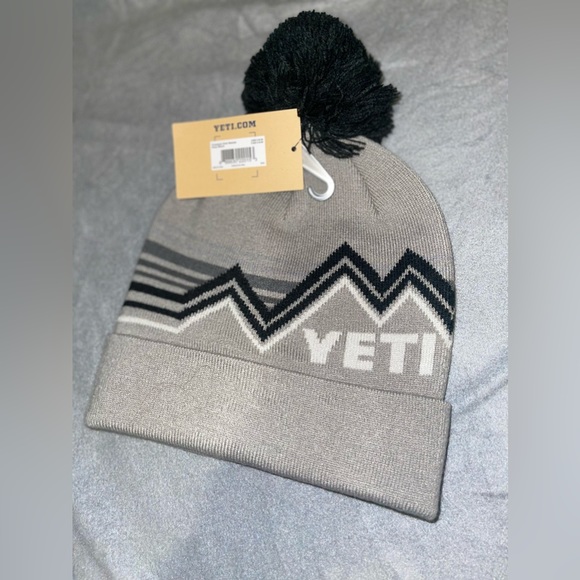 Yeti Beanie Pom hat - Picture 2 of 3